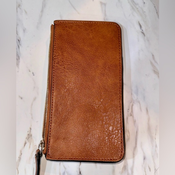 Guess wallet clutch wristlet has strap with clip for keys or to attach to purse - Picture 3 of 7